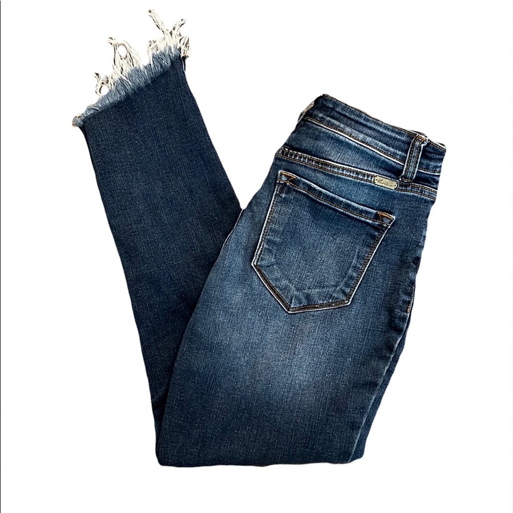 Buckle KanCan Highwaisted Jeans w/ fringed bottoms